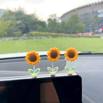 Funny Car Sunflower Ornament Shaking Flowers Bobblehead Dashboard Ornament For Women Girls