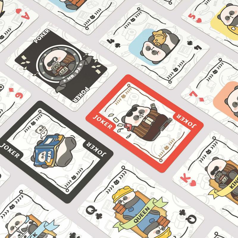 Yulefang IP-autorisierter Rake-Lehrer Niedlicher Panda spielt Karten - Tragbares Party- & Reise-Kartenspiel
