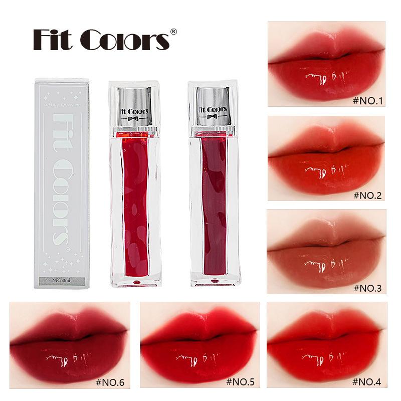 Dopasuj kolory Przezroczyste lustro Woda Światła Glazura do ust Kostki lodu są przezroczyste i nawilżone oraz białe, szminka czerwona Woda