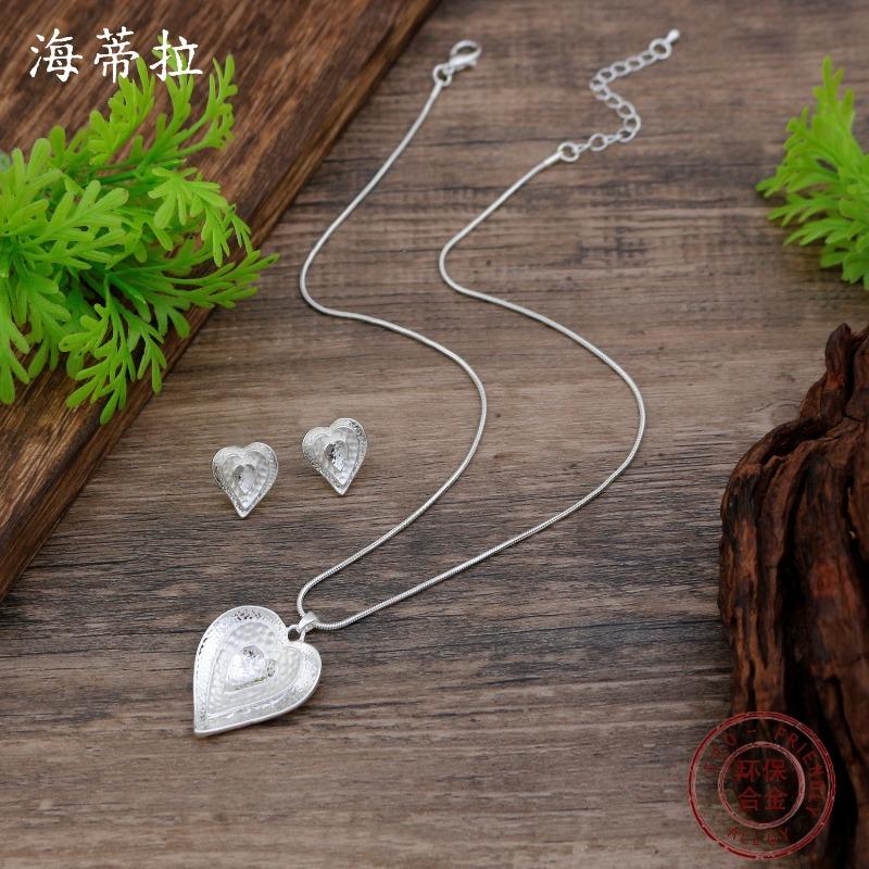 New Enamel Color Heart Stud Earrings Pendant Set, Women's Simple and High-end Silver Love Necklace Earrings.