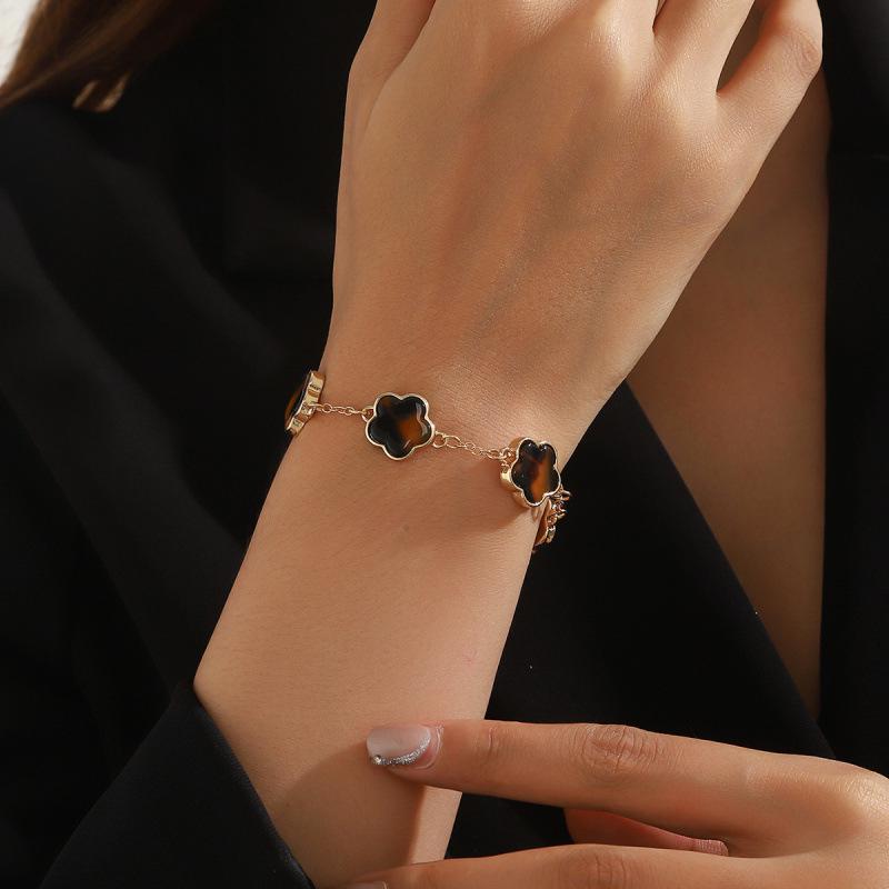 European & American Style Four-Leaf Clover Bracelet: Trendy, Classic & Versatile Jewelry