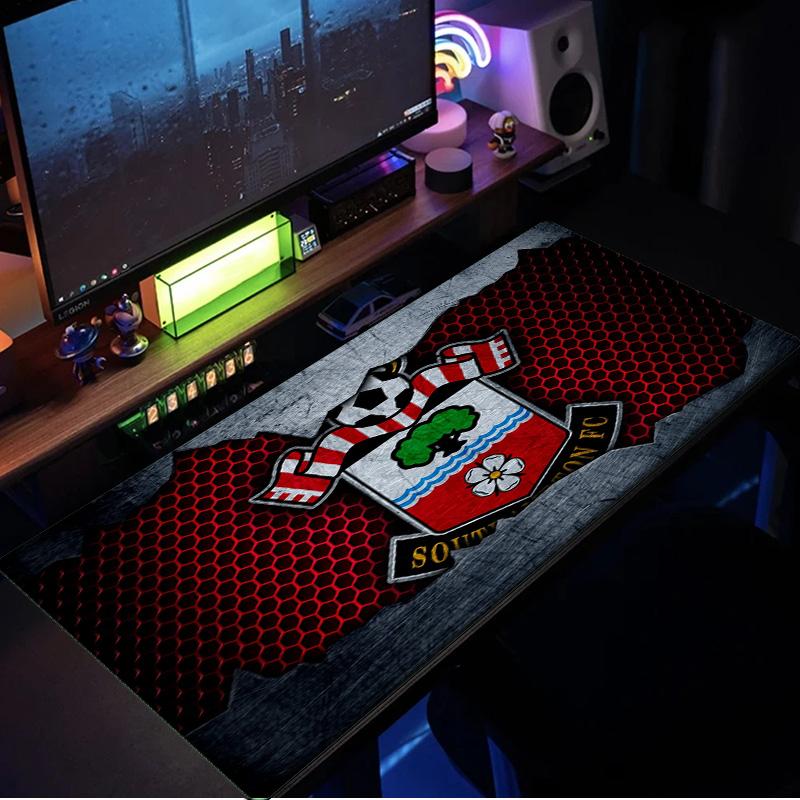 Southampton Football Crest mouse pad, rubber base, esports desk mat, mouse pad for gamers and office use, gaming desk , easy to clean mat