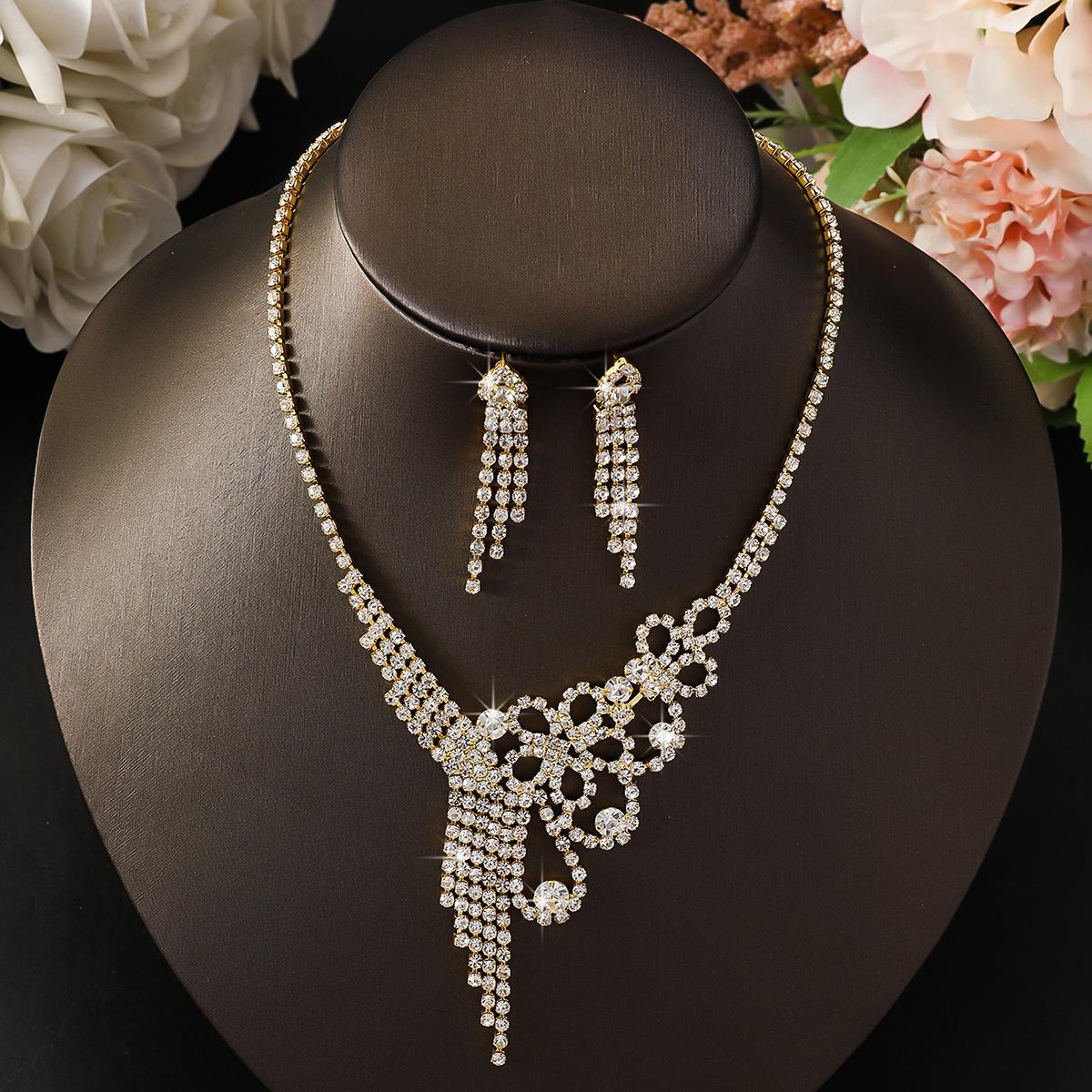 

Vintage Full Diamond Pearl Tassel Clavicle Necklace Earrings Set Claw Chain Rhinestone Dress Ladies Necklace