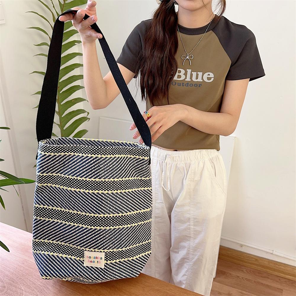 

Весняно-літня нова кольорова плетена сумка в смужку, зрощена велика ємність для пляжної відпустки, сумка-месенджер під пахвами