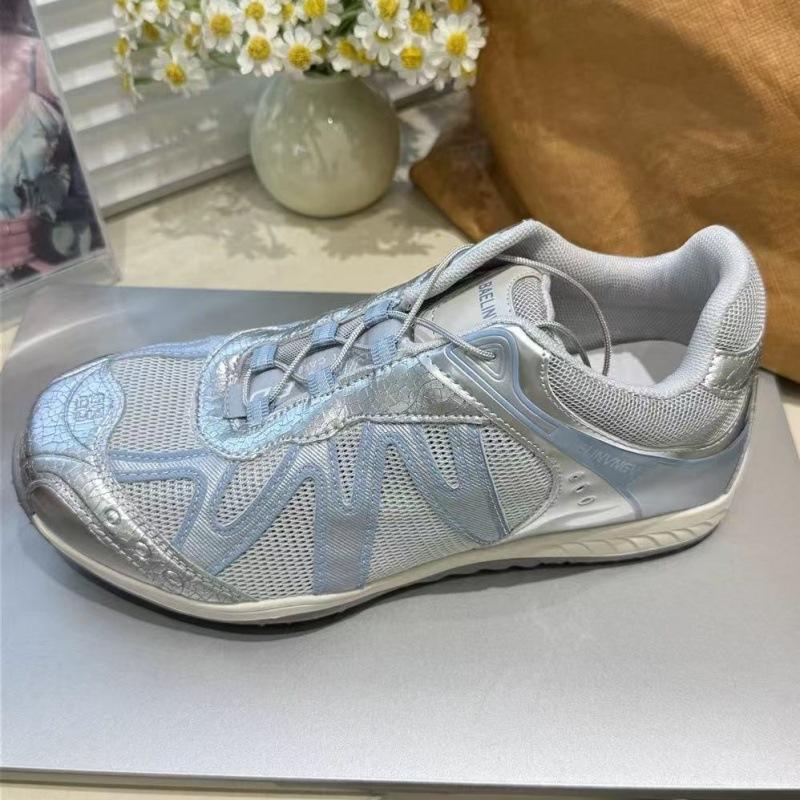 

Hiking shoes summer 2025 new thin mesh breathable inner heightening platform women s sports shoes genuine leather Korean version casual shoes 40 серебряный