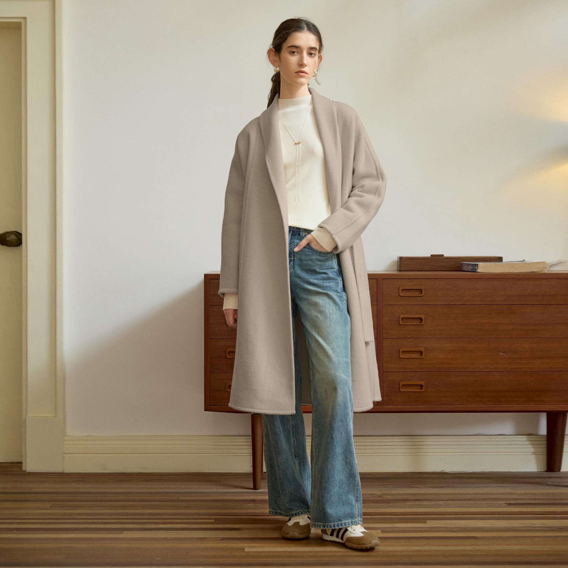 

Женский кардиган-пальто очень длинный, из смесовой шерсти - однотонный, в минималистичном стиле, с длинным рукавом, зимний/осенний. Medium