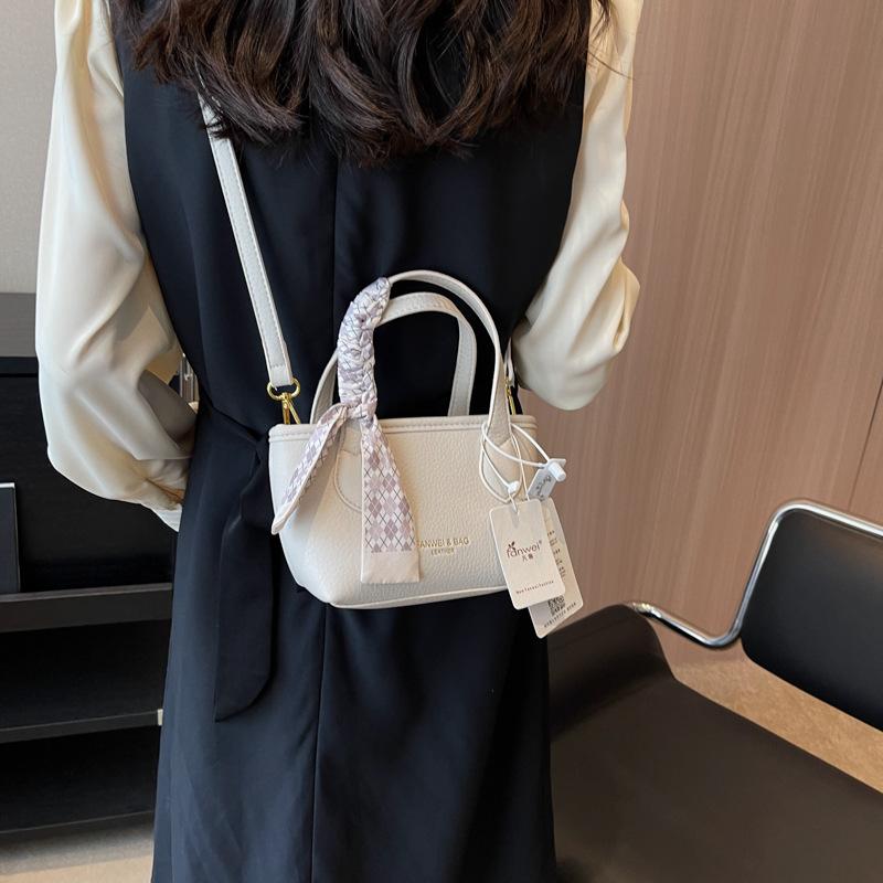 

This summer, the popular bag 2025 new trendy solid color texture hand bag high sense messenger bucket bag women s bag покинуть белый