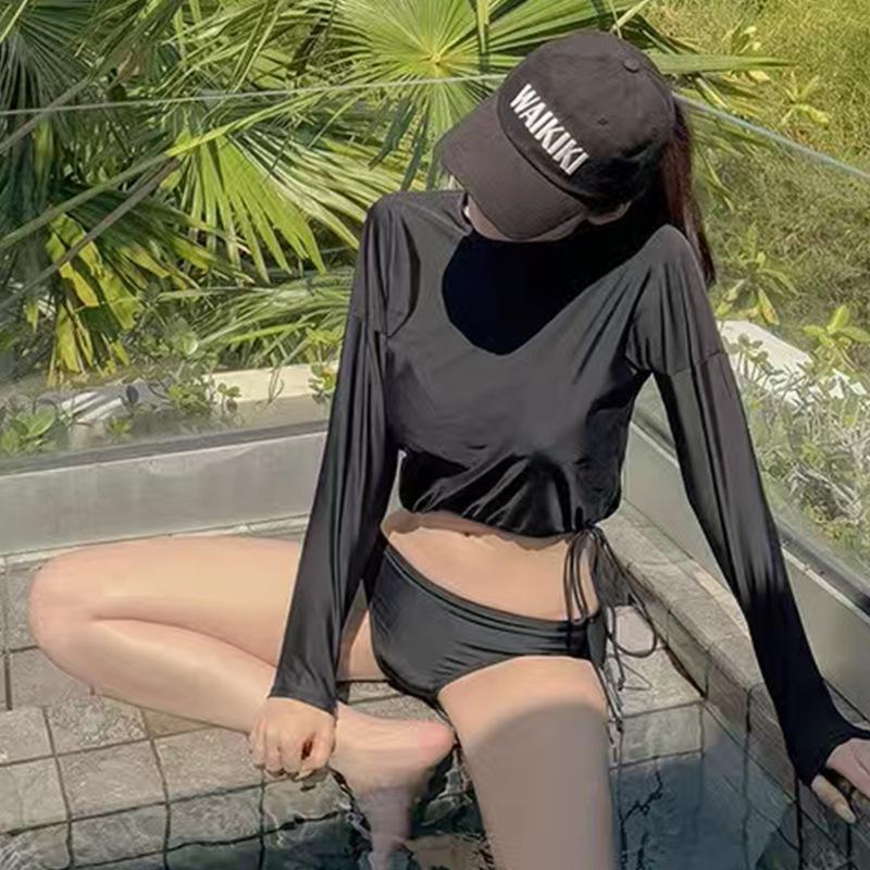 A long-sleeved split swimsuit, sexy low-rise triangle beach vacation ins small-breasted simple swimsuit