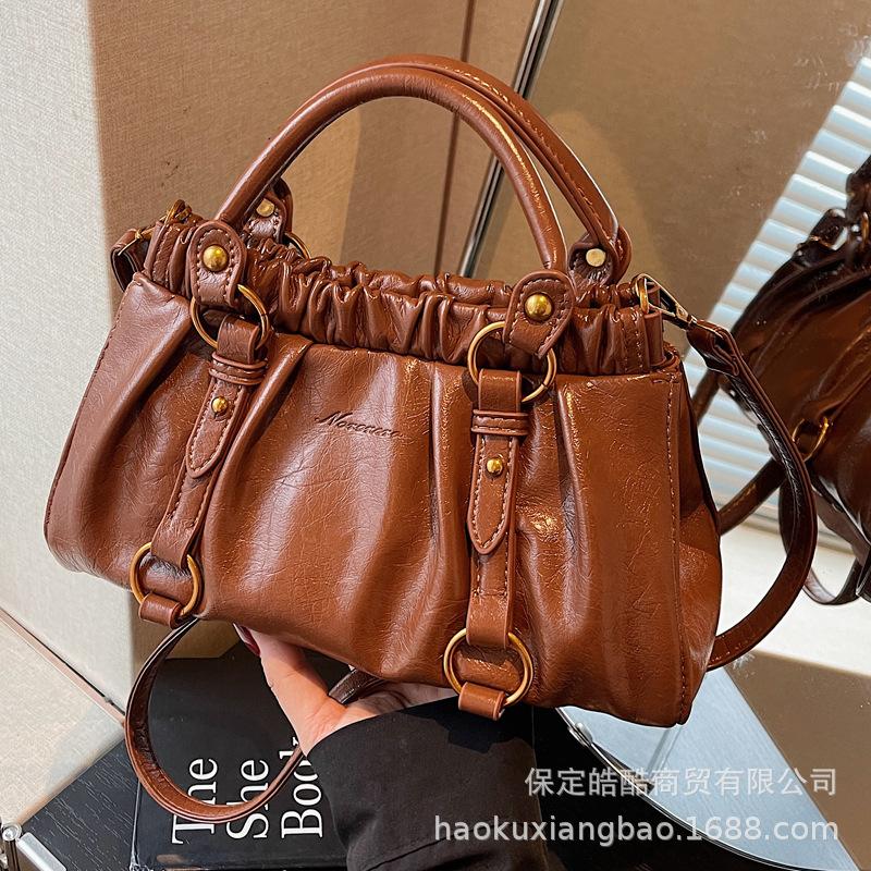 Premium Sense Going Out Handbag Women's 2025 New Trendy Pleated Shoulder Bag Commuting Versatile Messenger Bucket Bag