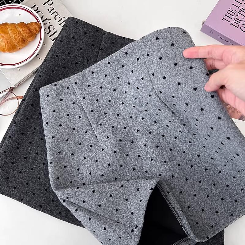 Korean Style Black Wool Plaid Polka Dot Midi Skirt - A-Line Petite Skirt for Women, Autumn and Winter Versatile Wear.