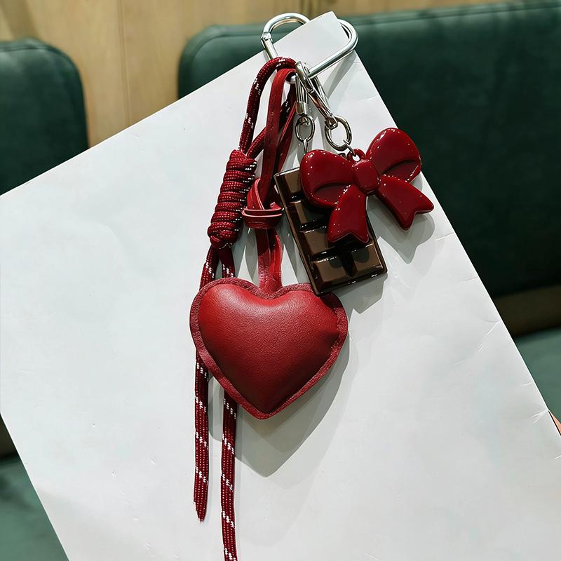 Breloc cu Fundă Inimă Love din Piele PU, Lucrat Manual cu Frânghie Împletită, Y2k, Pandantiv Ciocolată pentru Geantă, Accesorii Sport Agățate