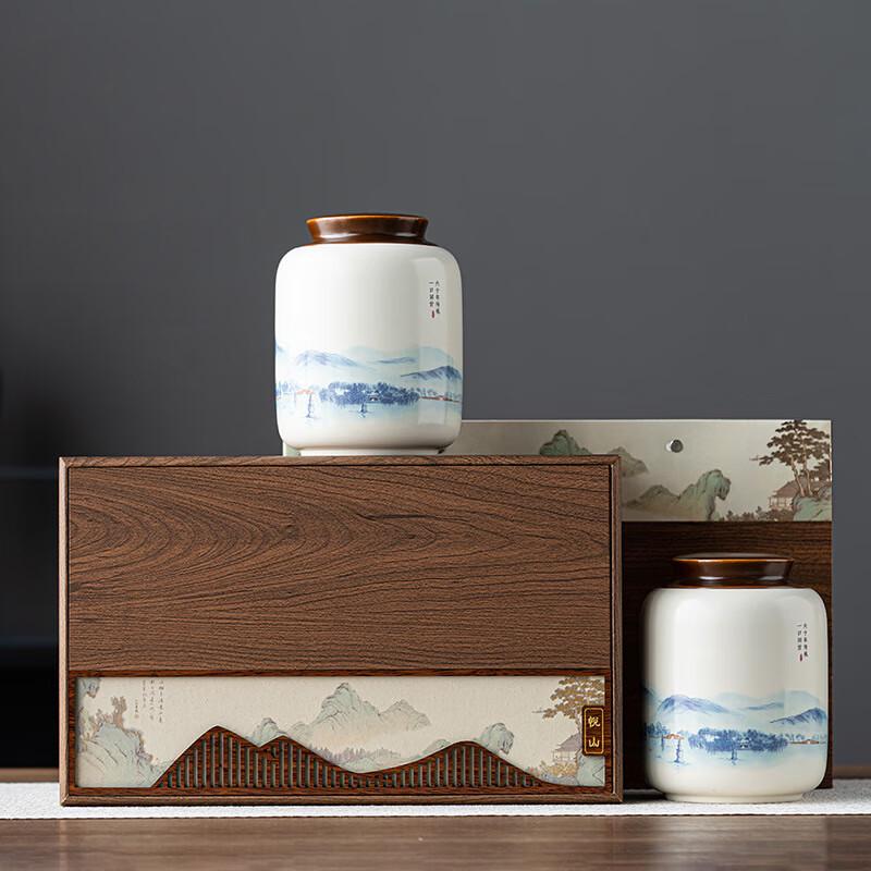 

LISM Сине-белая фарфоровая чайница с подарочной коробкой