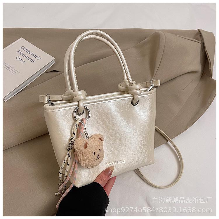 High-end hand-held bag women's 2025 new crossbody bucket bag winter trend texture versatile shoulder bag