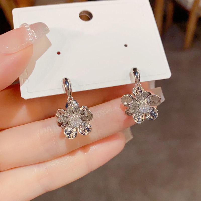 

Изысканный дизайн Металлические серьги-капли в виде цветка для женщин Кристальные серьги-подвески с цирконом Панк Вечеринка Украшения для ушей Подарки для личности серебряный
