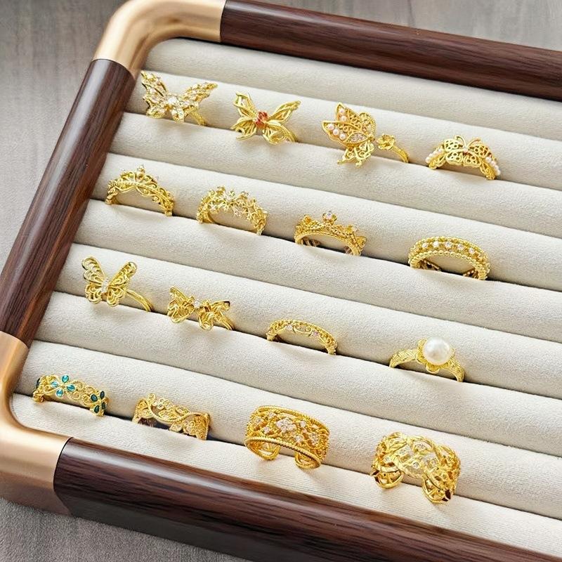 Mittelalterlicher Luxus High-End Hohle Spitze Schmetterling Offener Ring Weiblichkeit Nischendesign Retro Ring