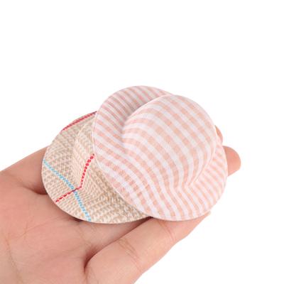 3 Adet Mini Renkli Şapkalı Bebek Süsü Kareli Şapka Bebek Evi Aksesuarları Yeşil Bitki Evcil Hayvan Şarap Şişesi Pasta Süsü