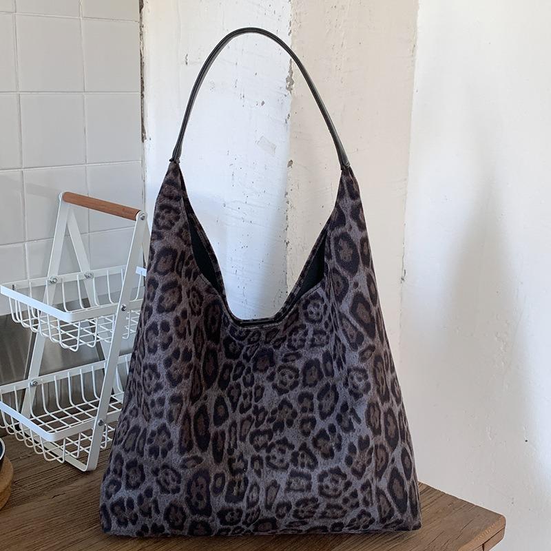 Fashion Leopard Print Tote Bag Autumn New Large-capacity Personalized Shoulder Bag Casual Commuter Bucket Bag