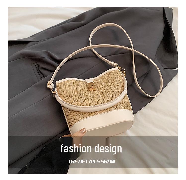 Damska torebka kubełkowa ze słomy w blokach kolorystycznych na wiosnę/lato 2024 - wszechstronny design w stylu francuskim