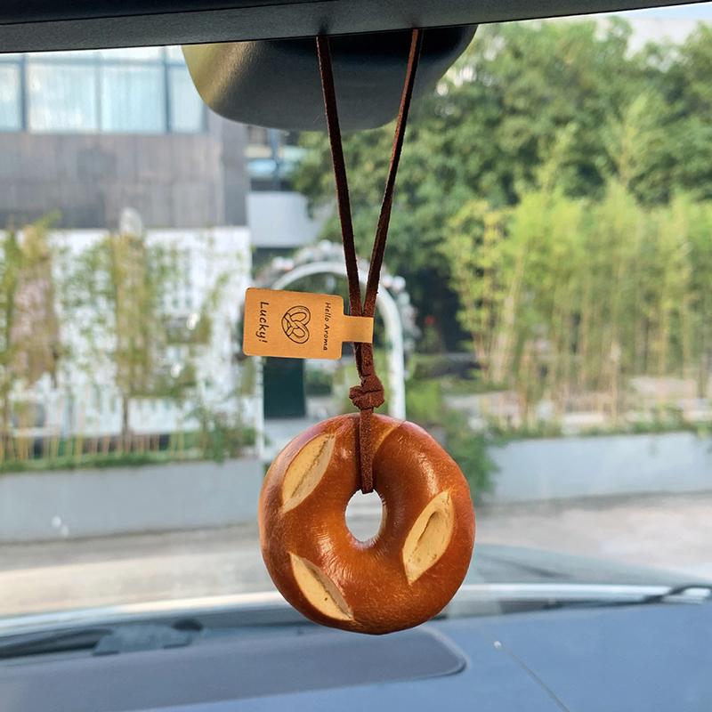 Lovely Bagel Alkaline Bread Pendant Cute Sweater Chain Pretzel Necklace Bag Hanging Car Interior Croissant Bag Accessory