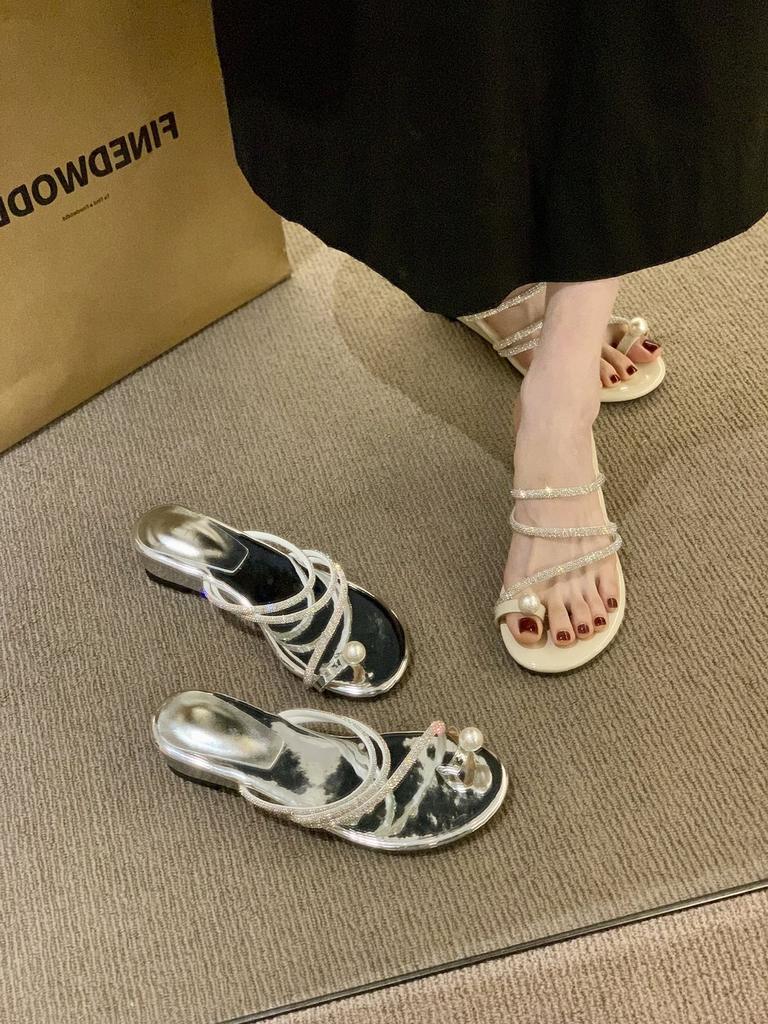 Cool Slippers Summer Thick Heel Flat Bottom Cover Toe Pinch Slippers Women Wear Seaside French Beach Sandals