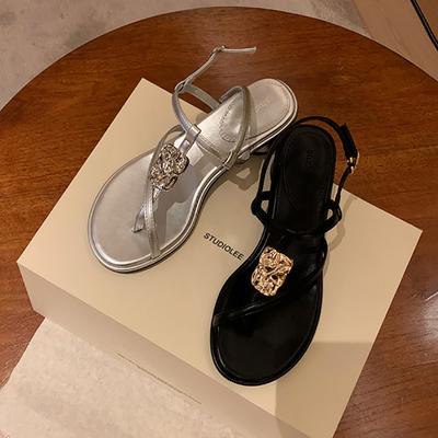 Dünner Riemen Zehenclip Metallschnalle Dicke Ferse Sandalen Damen 2024 Neu Sommer