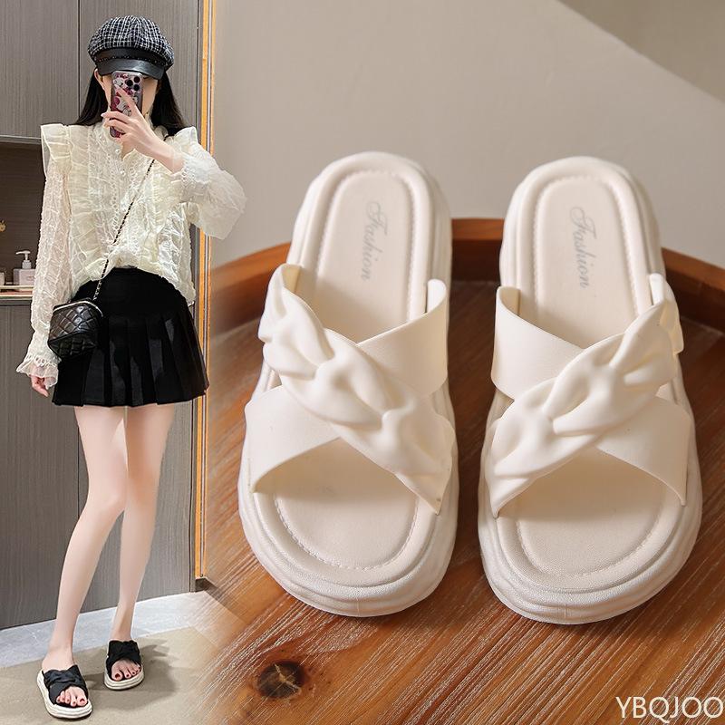 Fashion 2025 Women's New Summer Slippers Outdoor fashion beach Sandals Ladies non slip Flats Simple comfortable slippers Zapatos Mujer