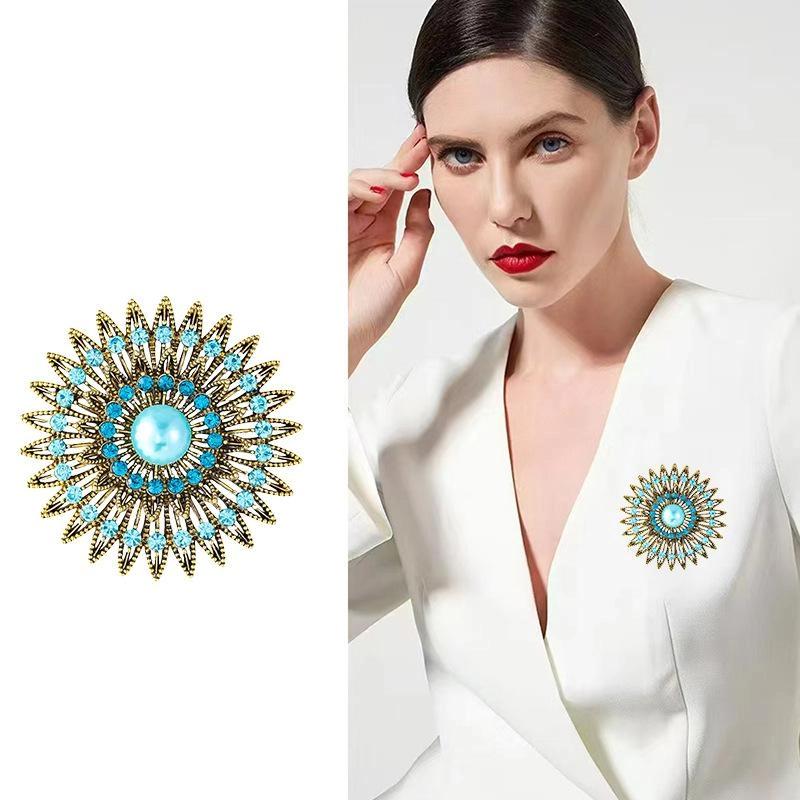 Creative  Flower Brooch Versatile Scarf Buckle Anti-Exposure Buckle  Corsage Brooch Women'S Accessories