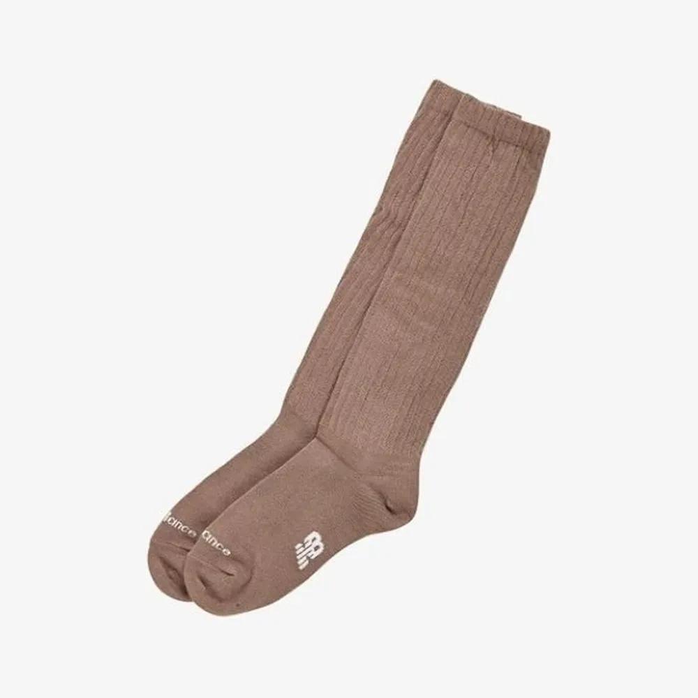 [New Balance] Women s Long Warmer Socks NBGECAB229-25 FREE