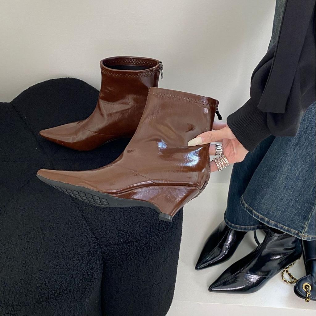 2025 winter new pointed short wedge heel zipper Martin fashion low tube fashion women's short boots