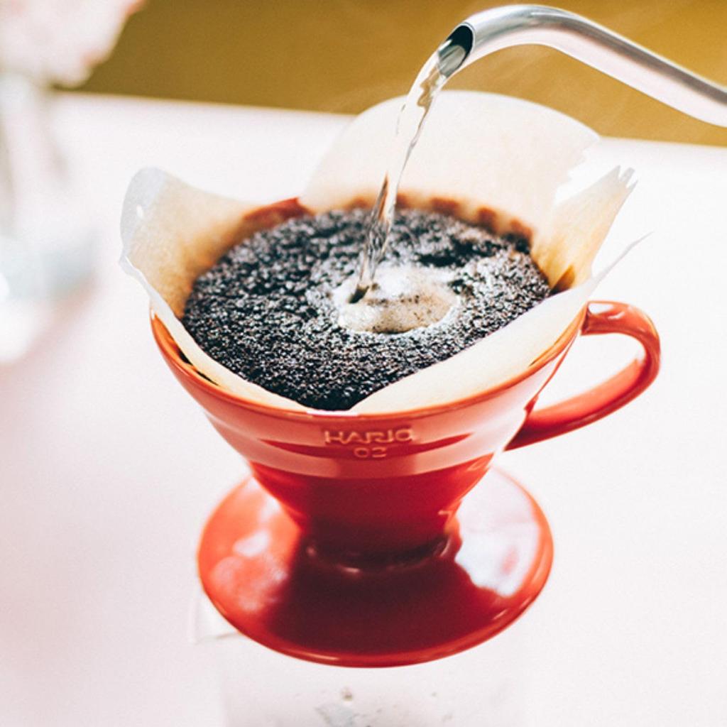 HARIO V60 Dripper 02 Ceramic Red Cup Coffee Hand Drip Coffee Maker Made in Japan Pour-Over 1-4 VDCR-02-R