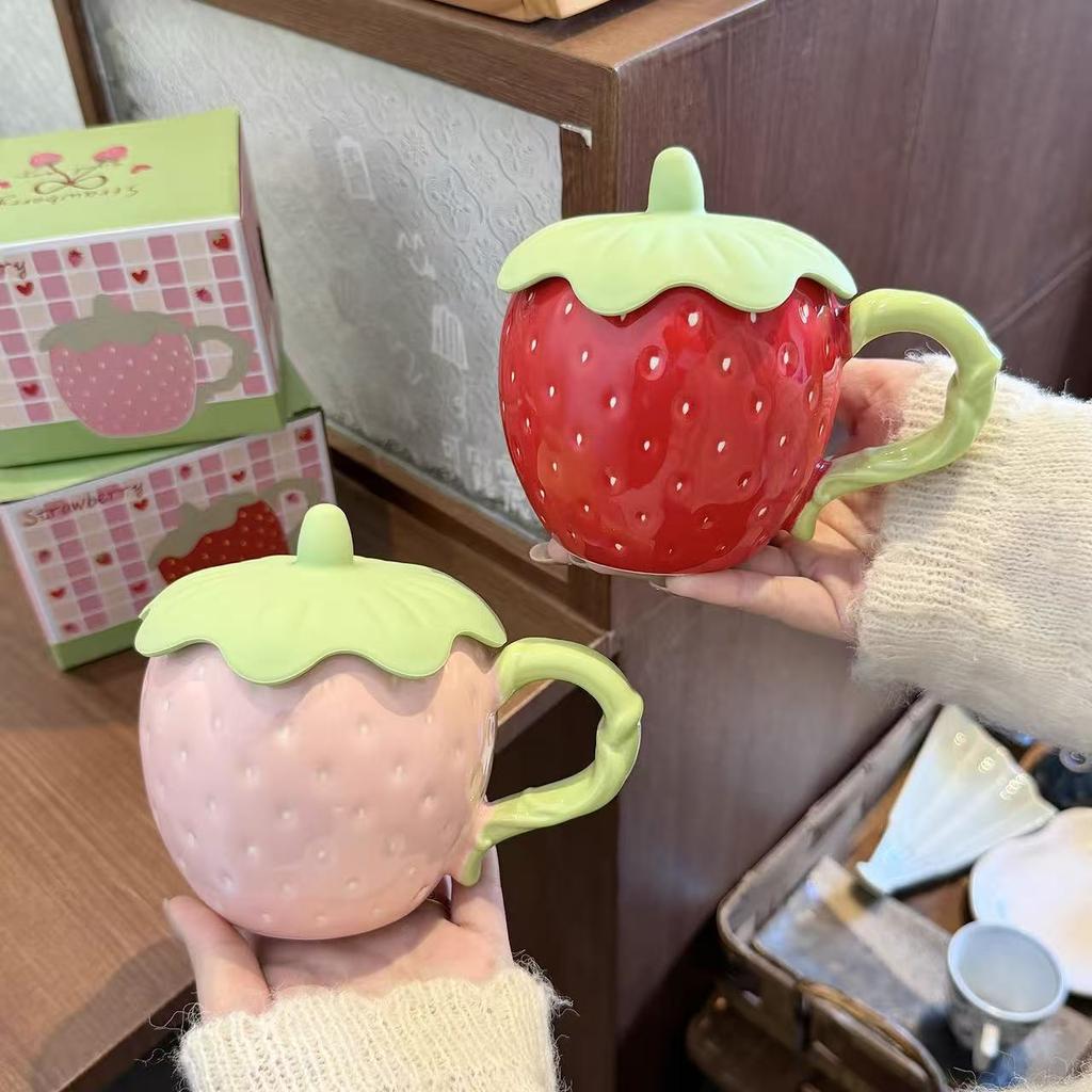 Strawberry mug with lid, high-value creative cup, ceramic water cup, niche birthday gift for girls