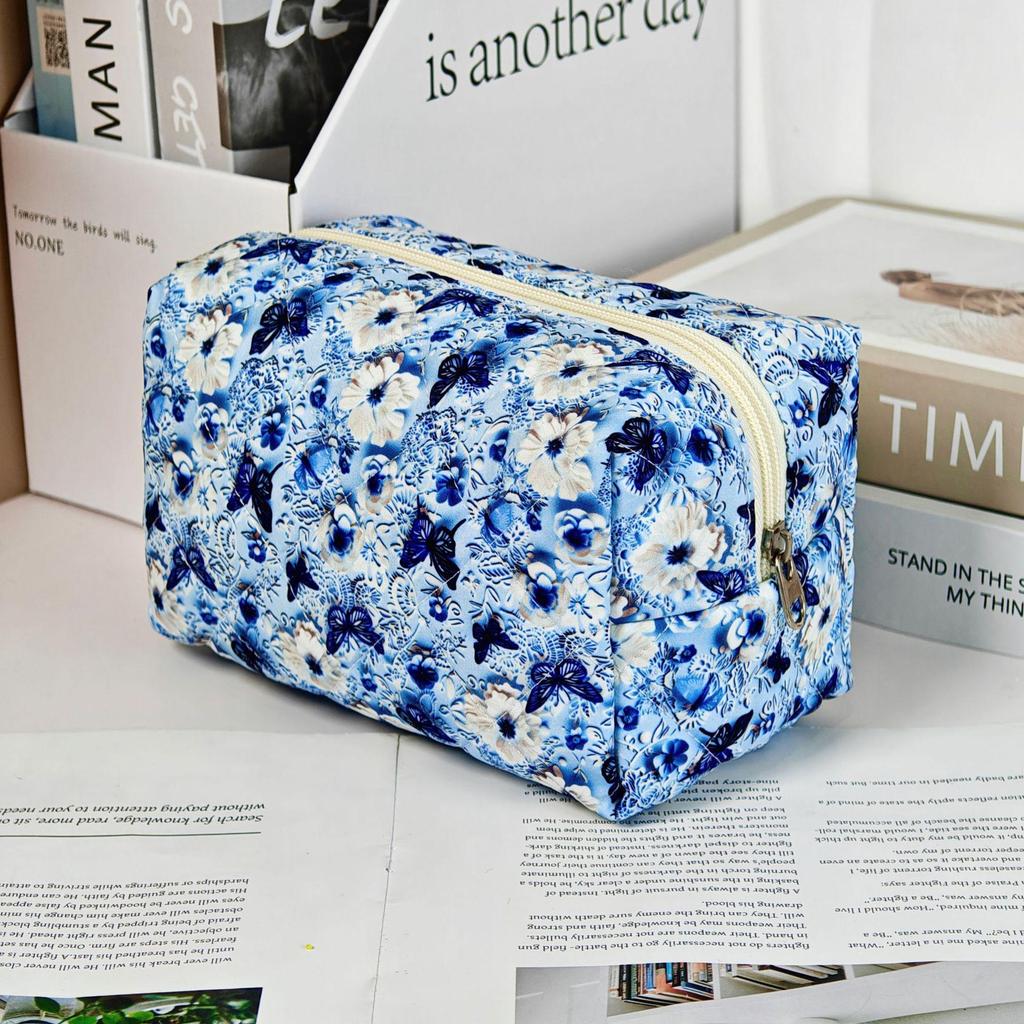 Large Capacity Little Bear Print Makeup Bag – Portable Girlish Polyester Toiletry Storage