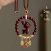 Naturalny Czerwony Cynamonowy Jeleń - Brelok do Samochodu z Urokiem Ruyi dla Kobiet, Idealny na Rok Urodzenia lub jako Unikalny Prezent.