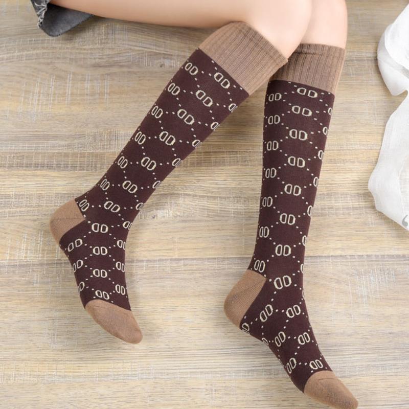 Mittelstrümpfe Internet-Berühmtheit und Knie Damen Haufen Socken Mode Vielseitige Wadenstrümpfe Damen