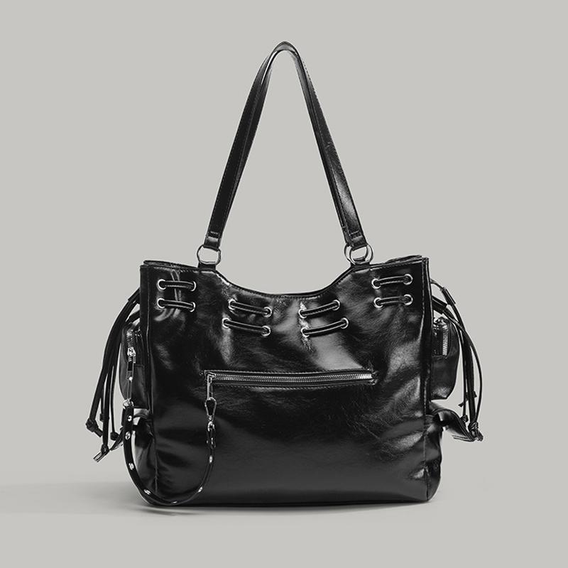 

High-End Rivet Motorcycle Bag with Retro and Antique Style Large Capacity Tote Bag Single Shoulder Crossbody Bag чёрный