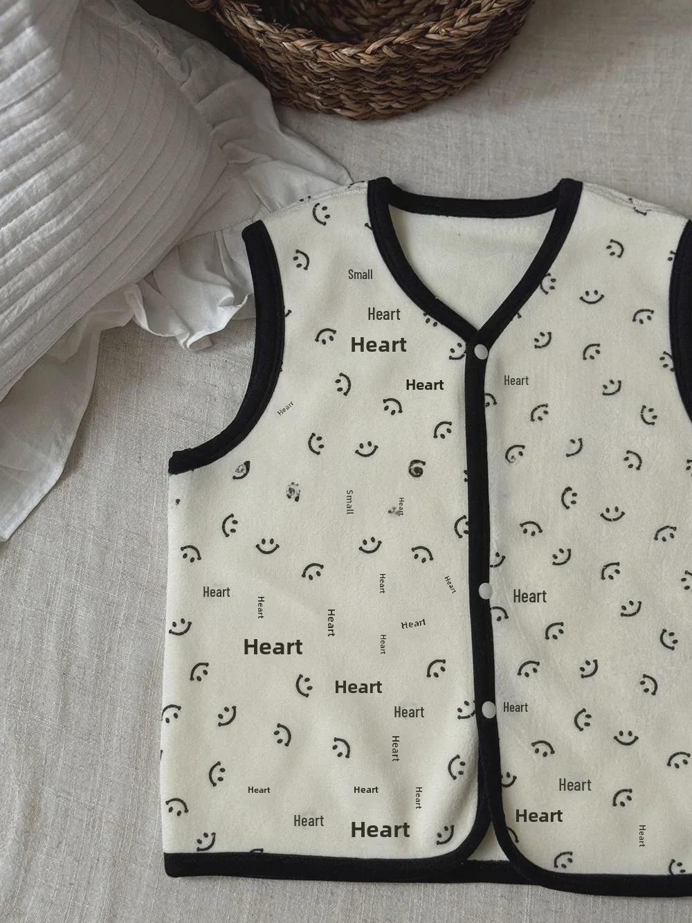 

Двусторонний жилет из австрийского зернистого бархата — двухсторонний, теплый, универсальный и защищающий живот на осень и зиму. 110 cm