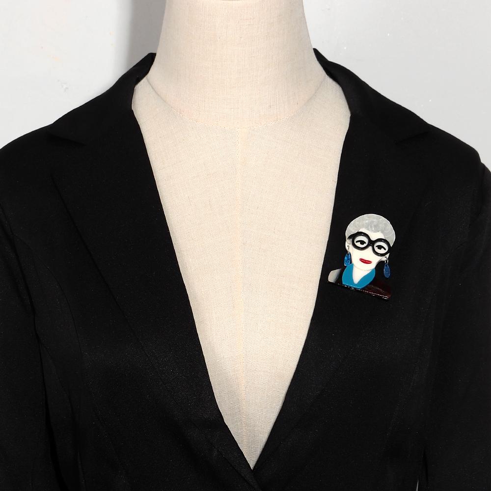 New Acrylic Glasses Lady Brooches for Women Resin Vintage Elegant Granny Figure Badge Lapel Pins Clothing Bag Accessories Gift