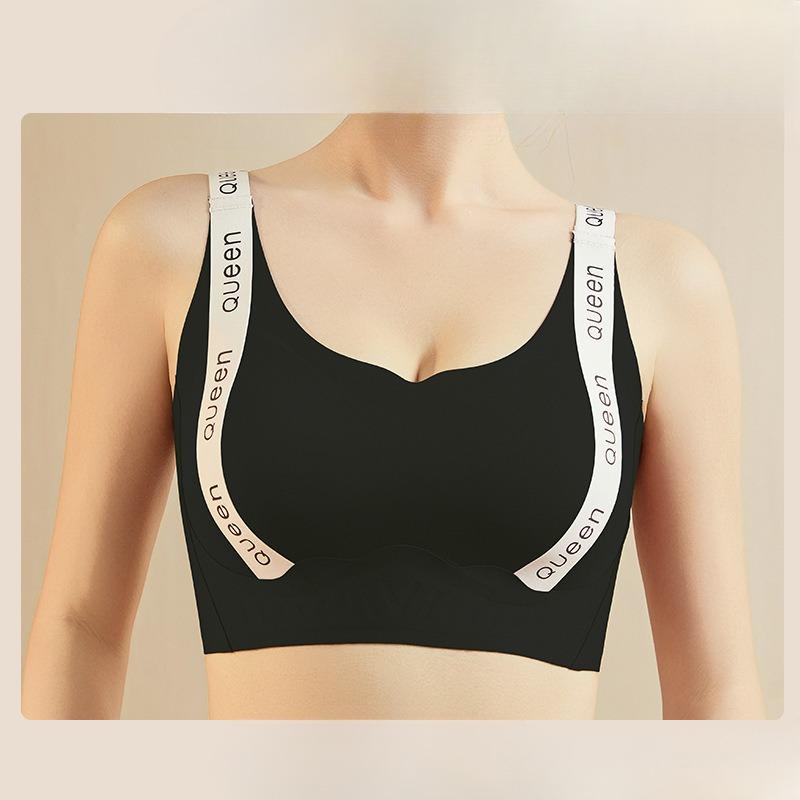 Large Size Women's Large Breasts Show A Small Retraction of The Pair of Breasts To Prevent Sagging Pregnant Bra