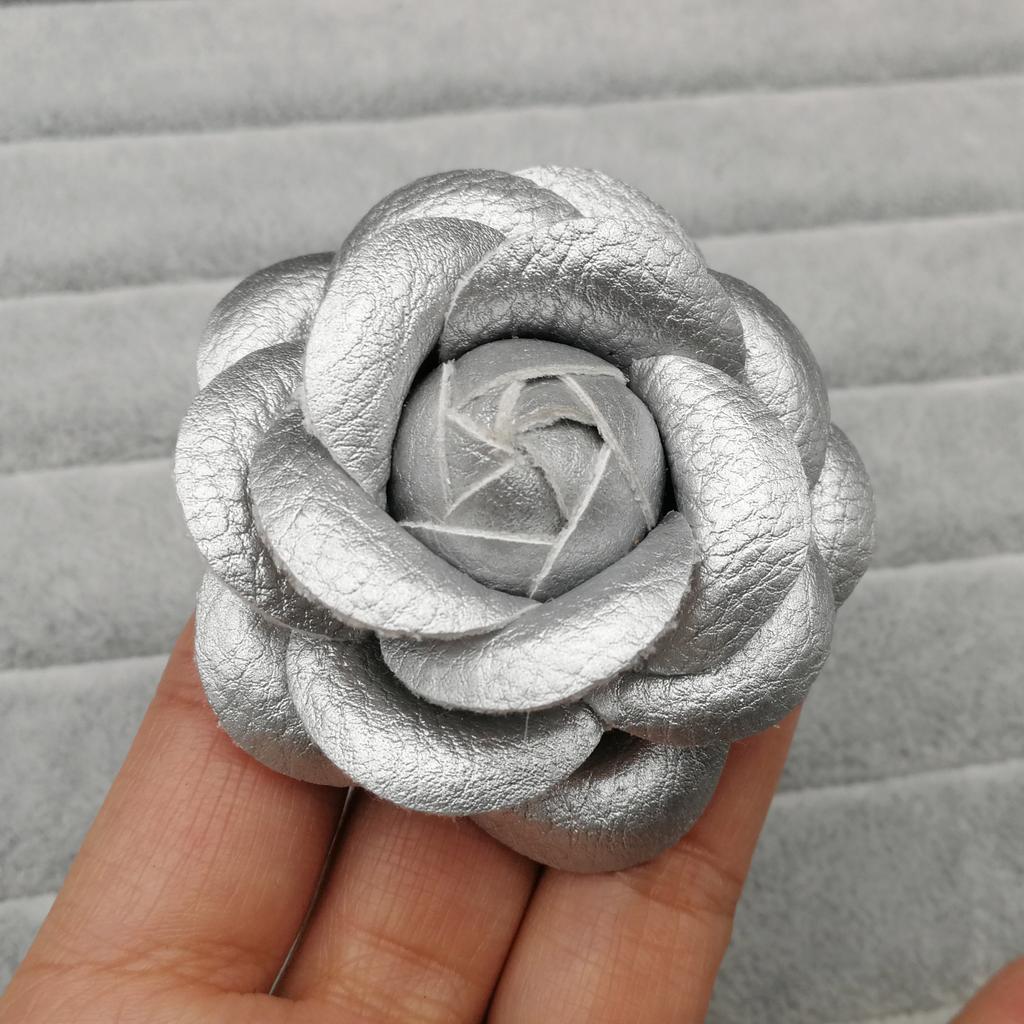 Korean Fabric Camellia Flower Brooch Pins Pearl Tassel Corsage Fashion Jewelry Brooches for Women Shirt Collar Accessories Gift