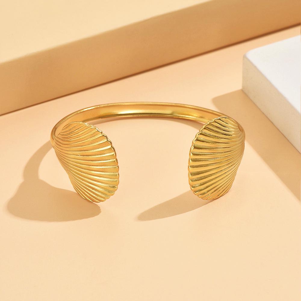 18K Gold Stainless Steel Ocean-Inspired Bracelet Set with Large Seashell Openwork