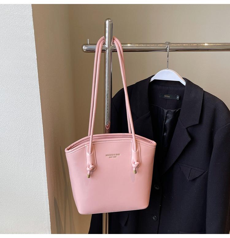 Premium Textured Small Bag Women's New Summer Commuter Versatile Shoulder Bag Fashionable Portable Bucket Bag