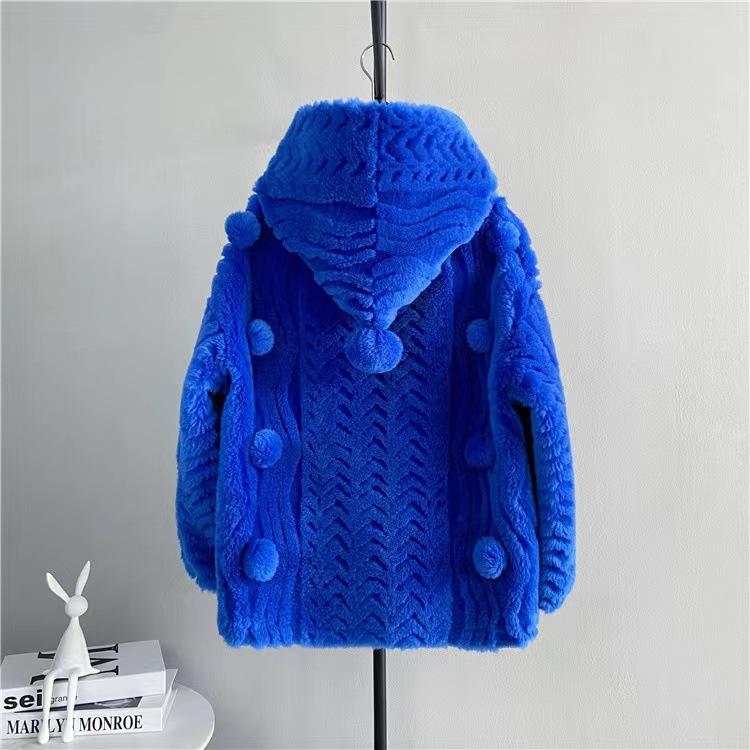 Autumn and winter new lamb wool hooded wool ball sheep shearing medium and long fur young coat thick fur