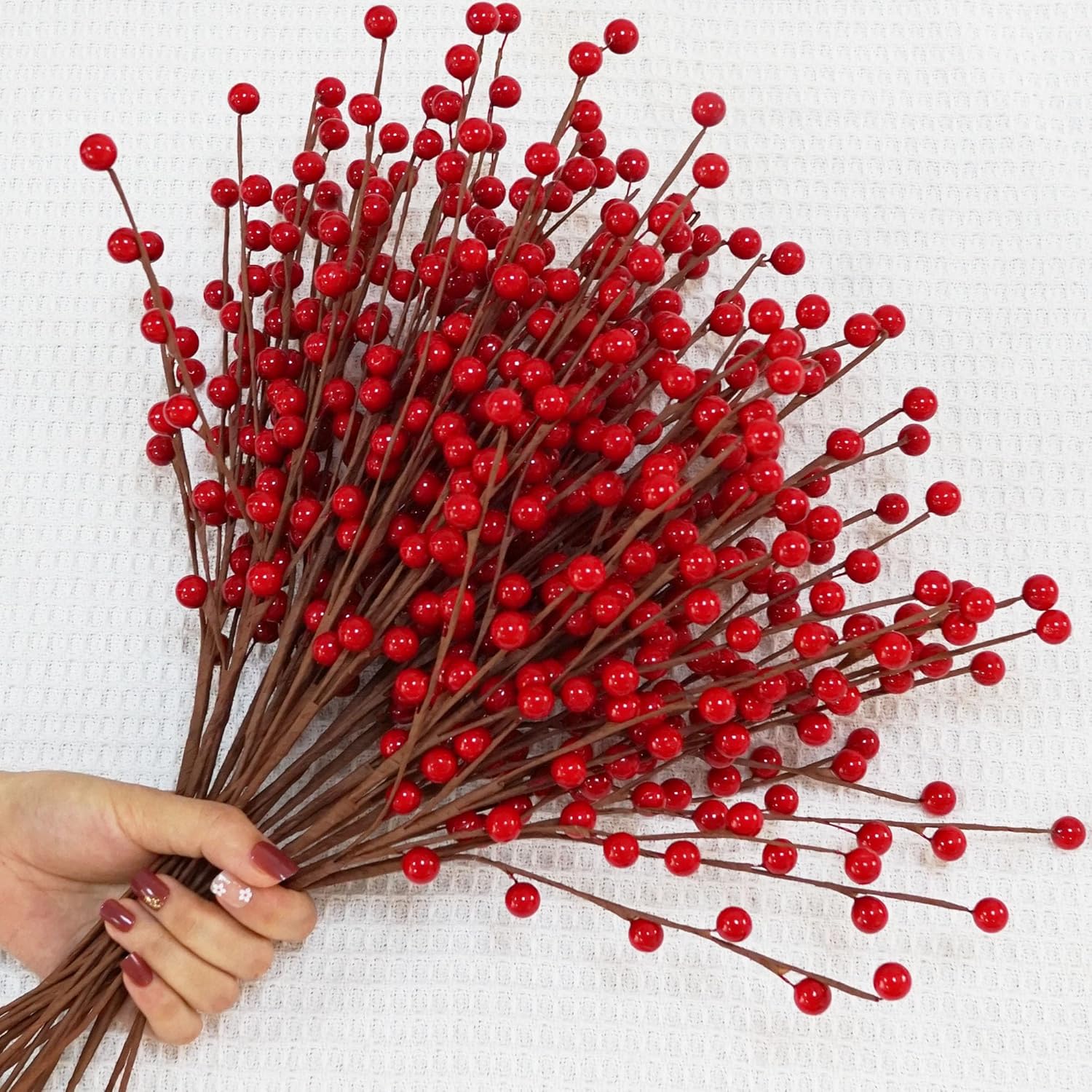 25 Pcs Artificial Fall Red Berry Stems Picks 17.7  Red Berry Branches for Christmas Valentines Day Table Decoration Wedding Holiday Home DIY Decor