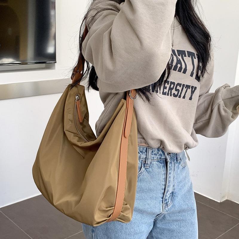New Shoulder Bag Large Capacity Niche Design Sense College Student Tote Bag Class Commute Leisure Nylon Bag