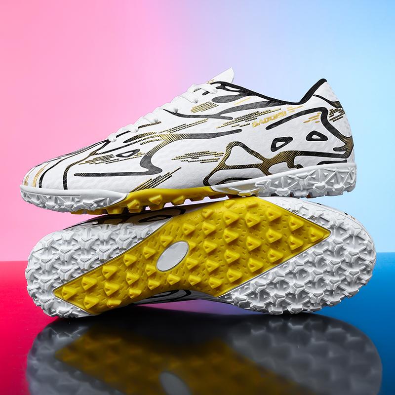 New Men Football Boots TF Sport Training Soccer Shoes Soft Ultralight Breathable Professional Sneakers Unisex Grass Cleats Match