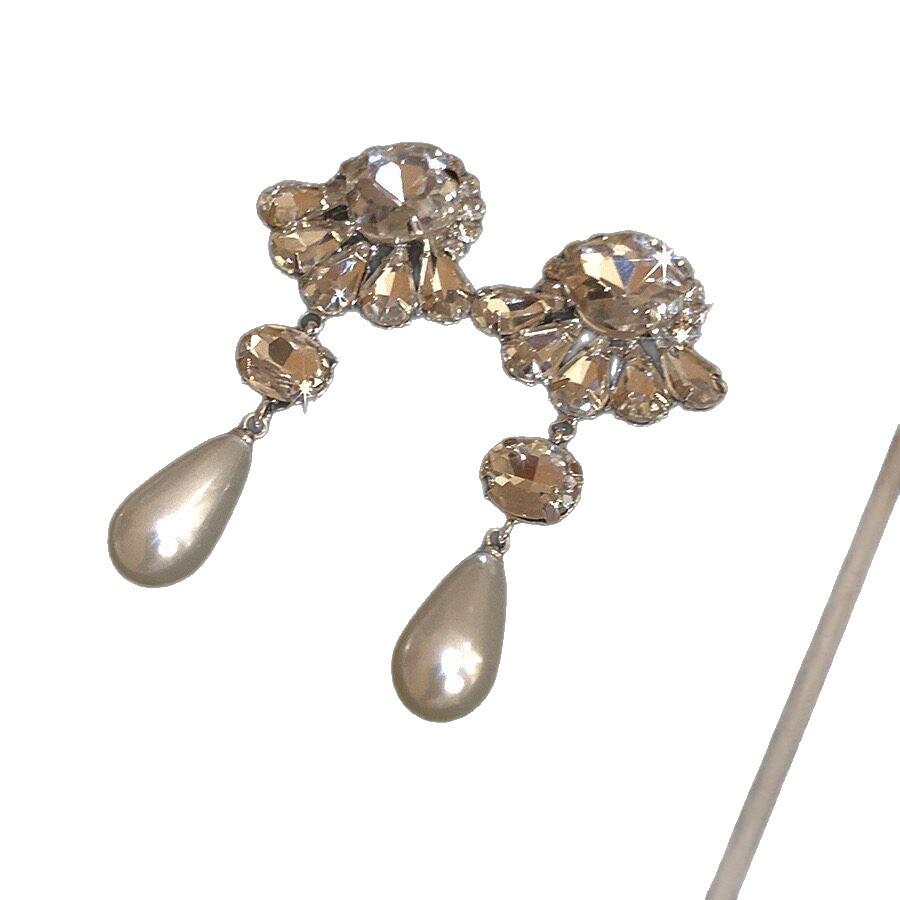 Silver Needle French Chic Diamond-Inlaid Geometric Pearl Earrings - Exquisite Light Luxury Studs