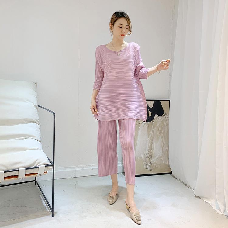 Damen-Anzug im lässigen Stil mit einfarbigem Rundkragen, Pullover, T-Shirt und Hose mit weitem Bein und hoher Elastizität