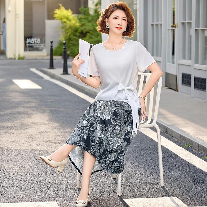 Summer Temperament Lace-Up T-Shirt & Versatile Skirt Set for Middle-Aged Women