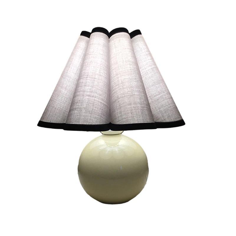 

Vintage Korean Pleated Table Lamp with Retro Style LED Desk Lamp for Interi