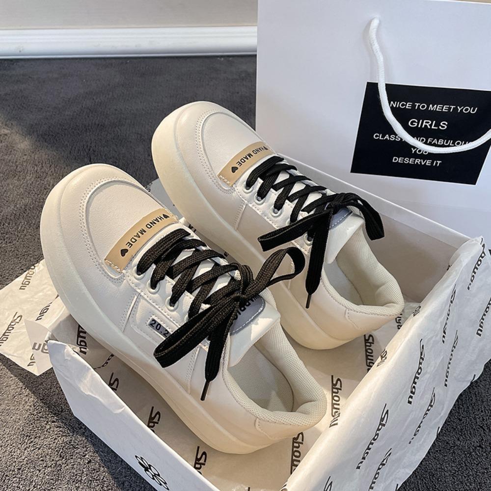 Fritidssko med flate hæler og tykke såler for kvinner